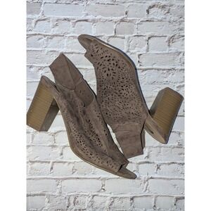 Big Buddha‎ Womens Laser Cut Peep Toe Block Heel Slingback Sandals Taupe Sz 9